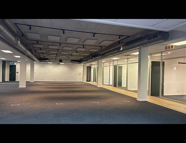 631M² OFFICE TO LET IN PINESLOPES
